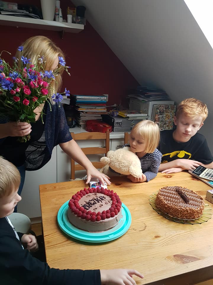 44464888_10217069479670018_3134324745865003008_n